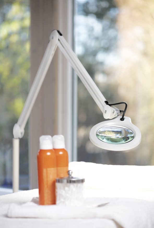 Luxo LFM LED G2 Lightweight Illuminated Bench Magnifier